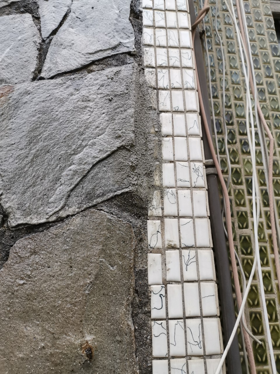 外牆瓷磚膨脹剝落修補