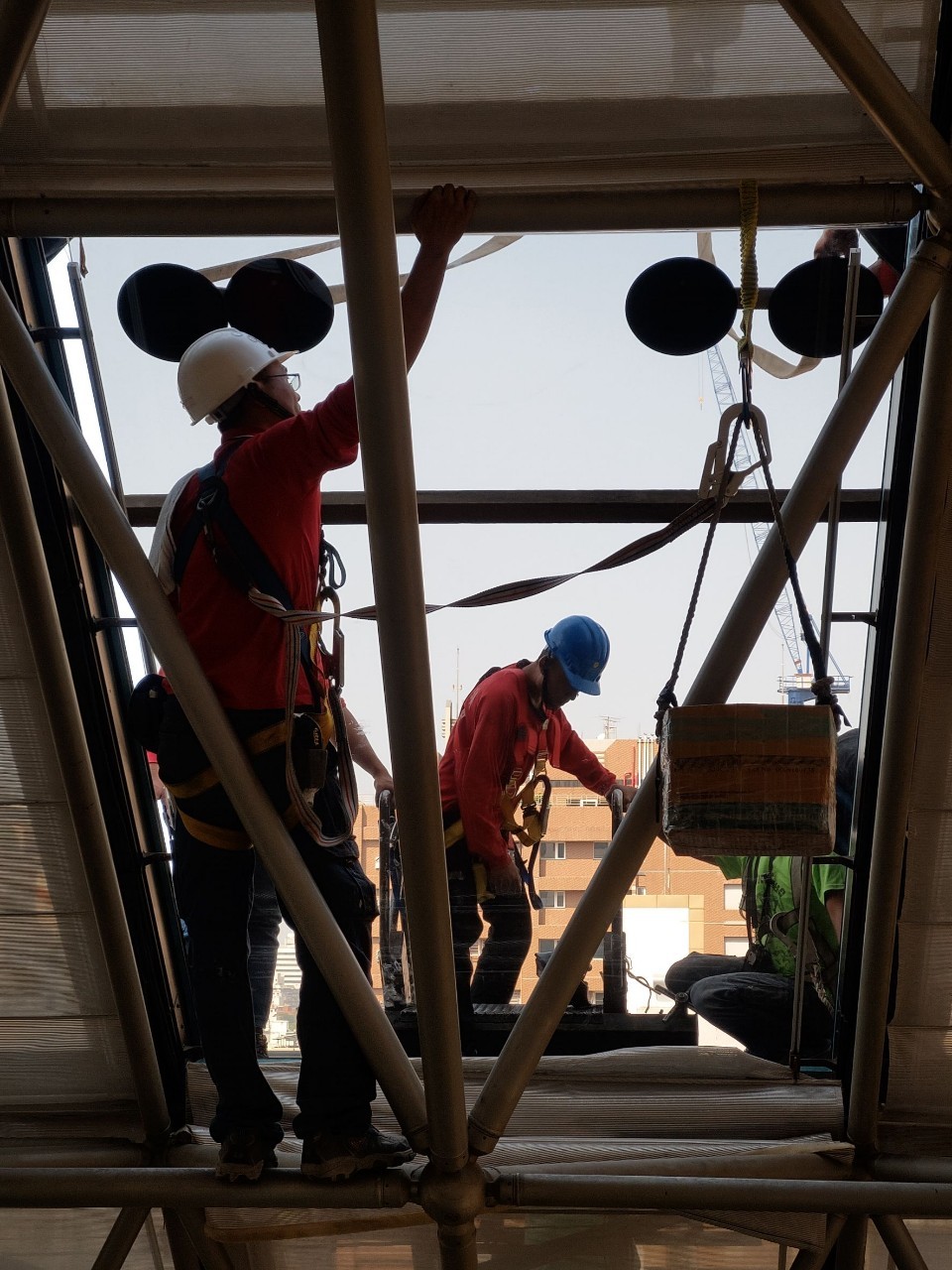 外牆廣告紙撕除除膠工程