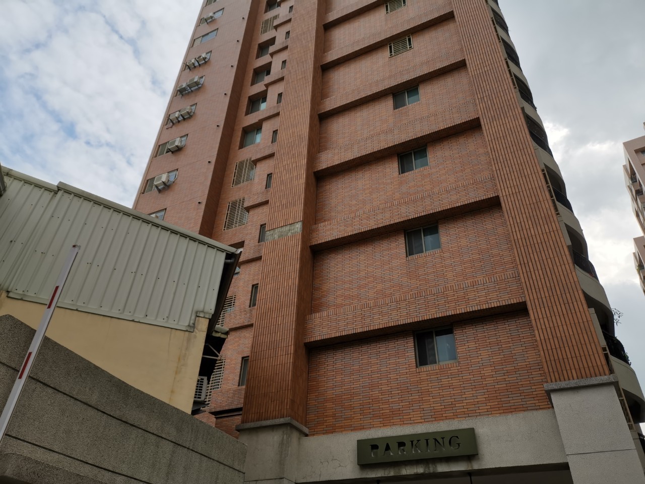 高雄外牆磁磚修補