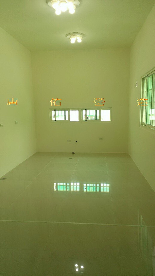 廚房地板貼磚.牆壁粉刷完成