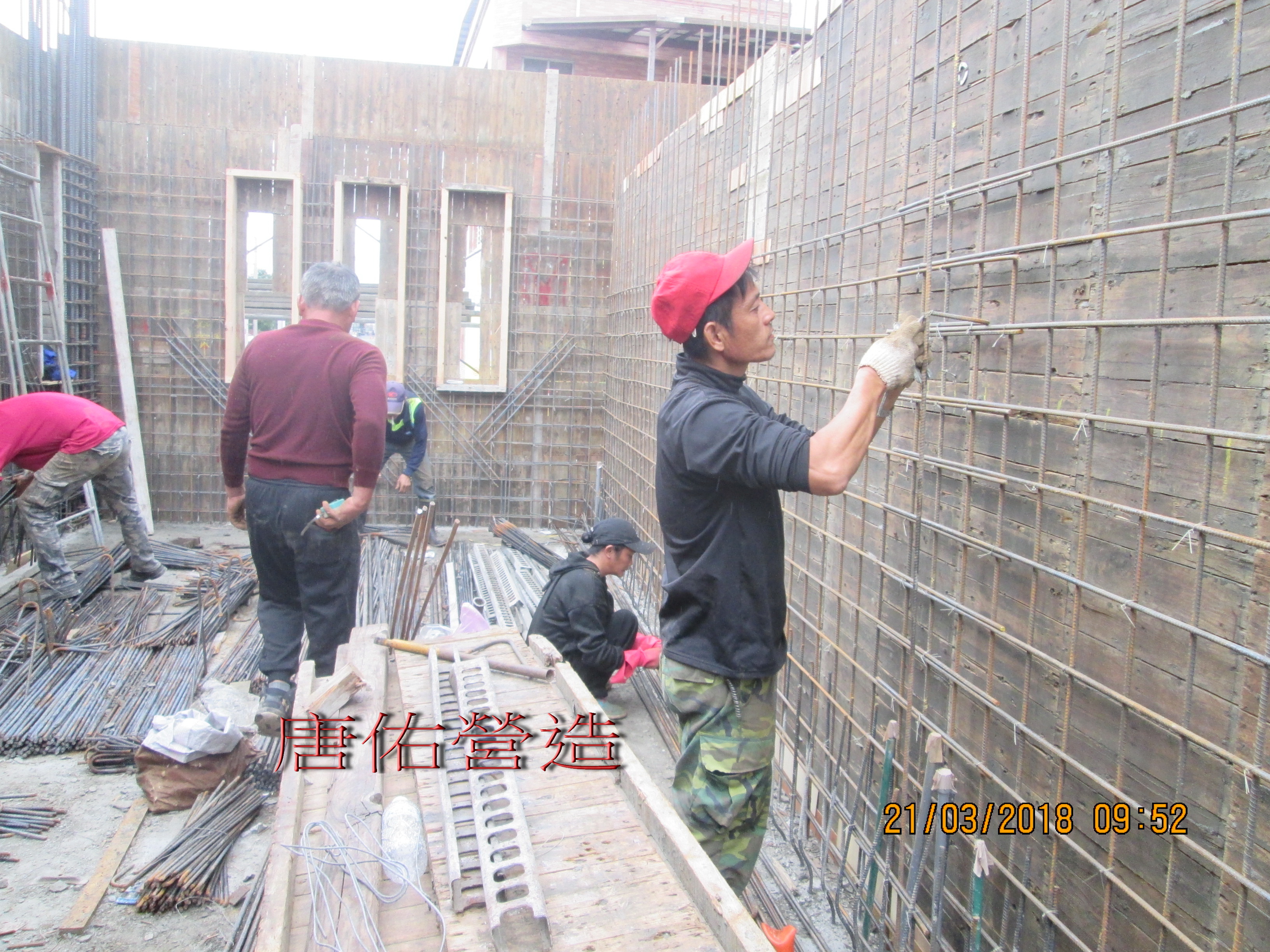 2樓牆鋼筋綁紮