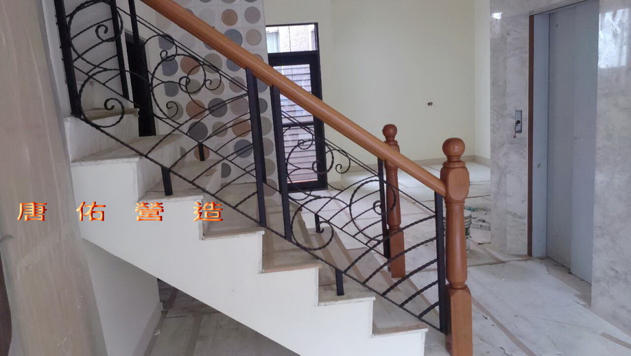 一樓扶梯施作完成