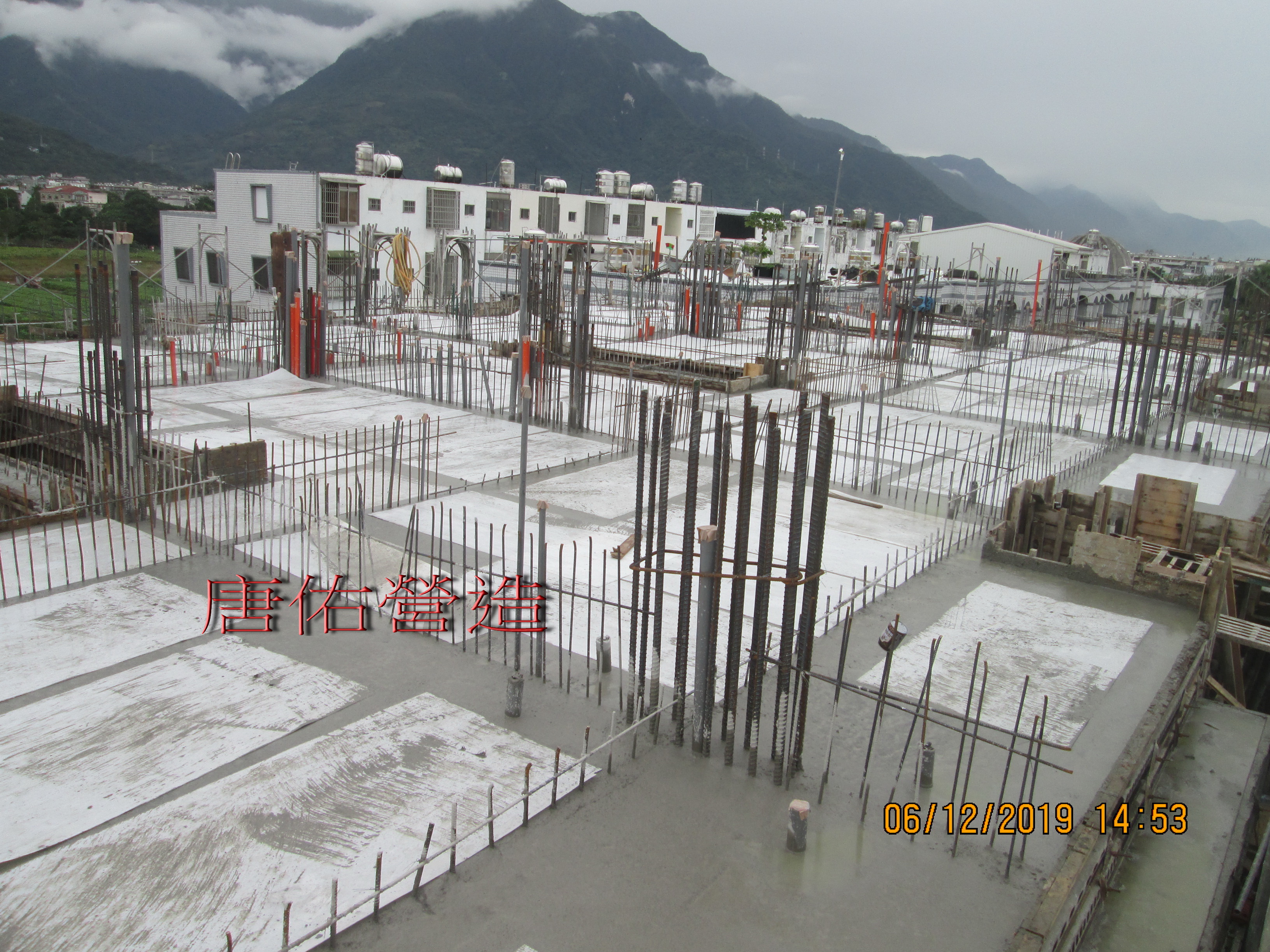 3樓頂版養護保護板鋪設