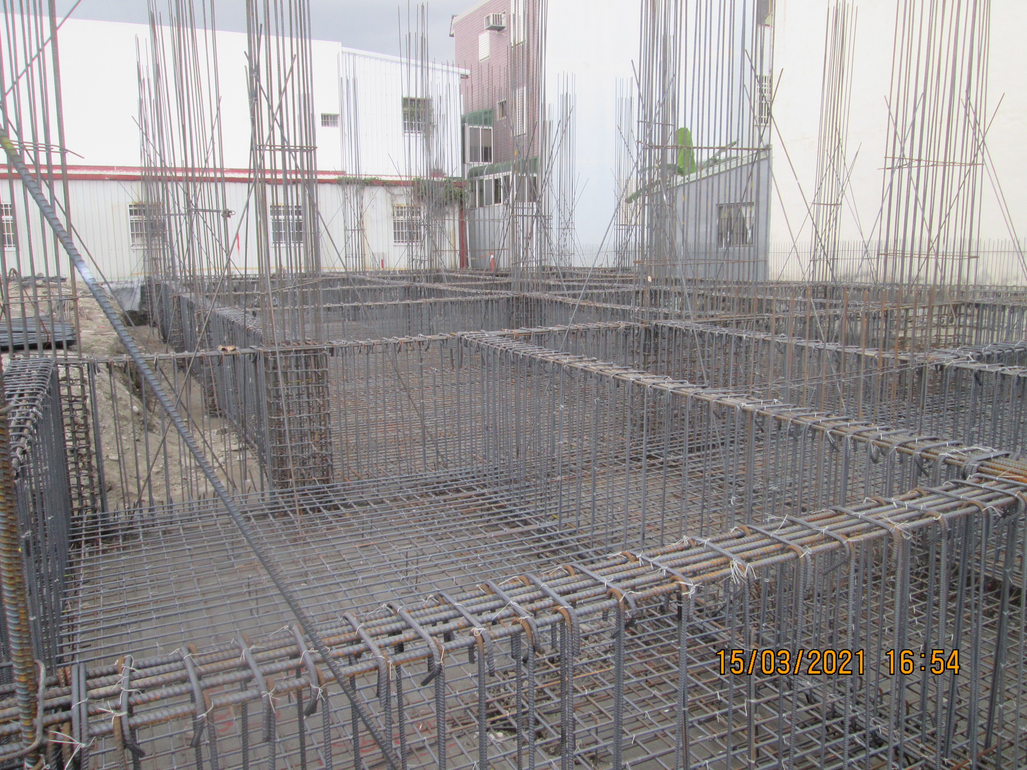 基礎鋼筋綁紮完成