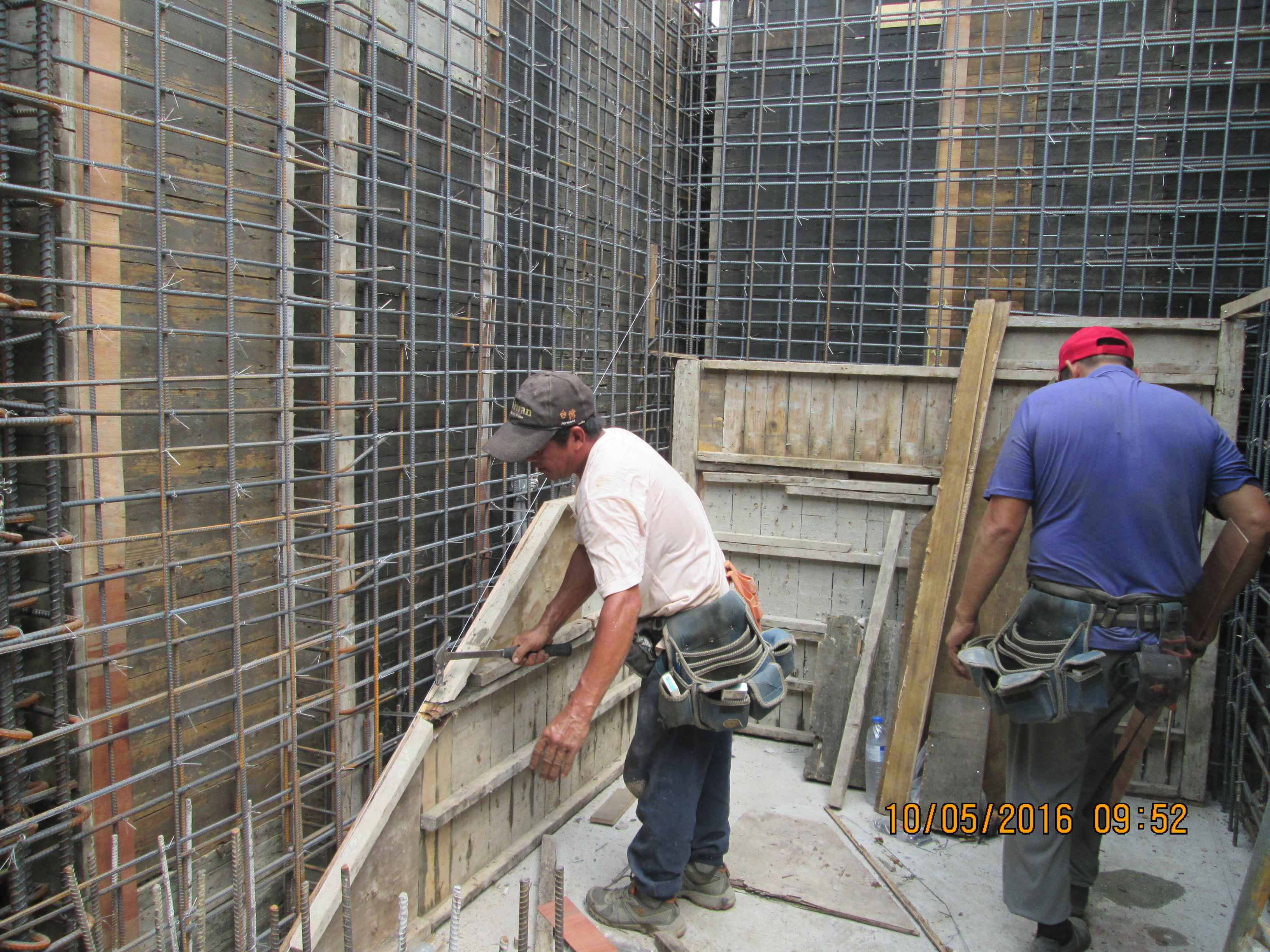 一樓結構內牆封板