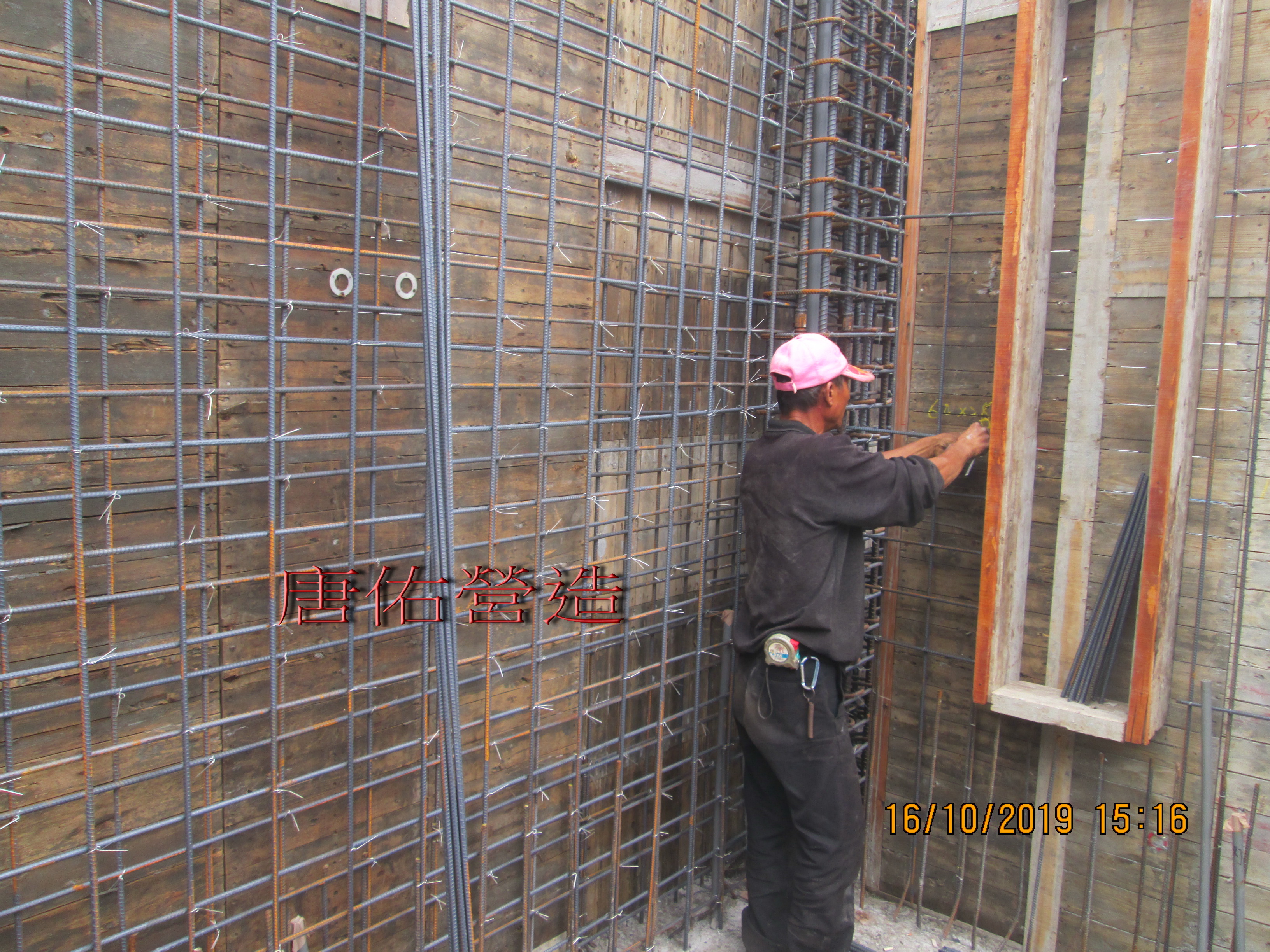 2樓牆鋼筋綁紮