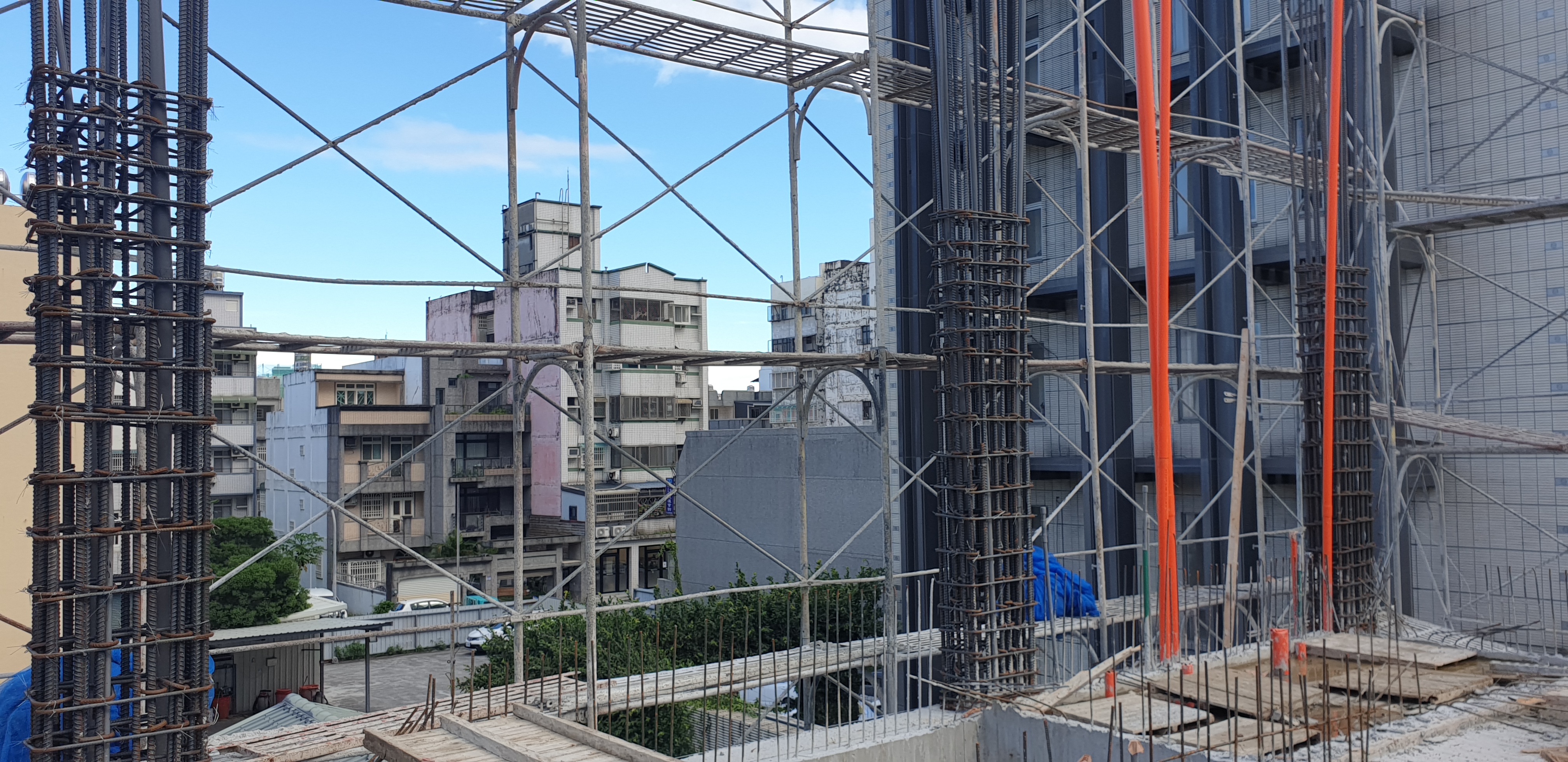 3樓牆柱鋼筋綁紮