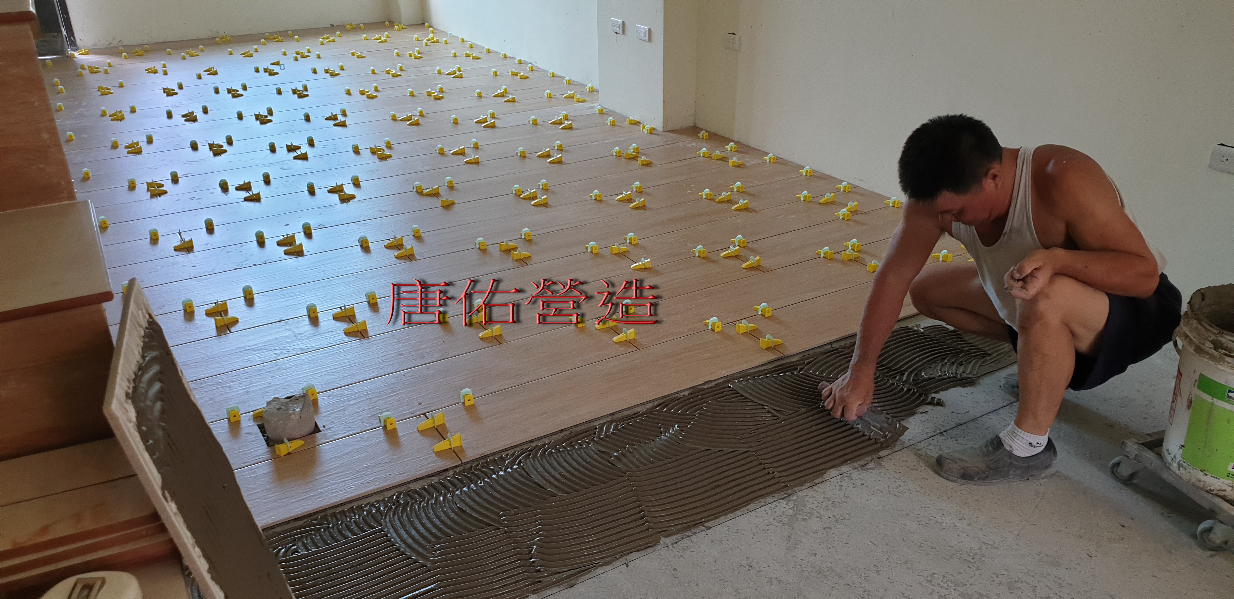 一樓地磚施作