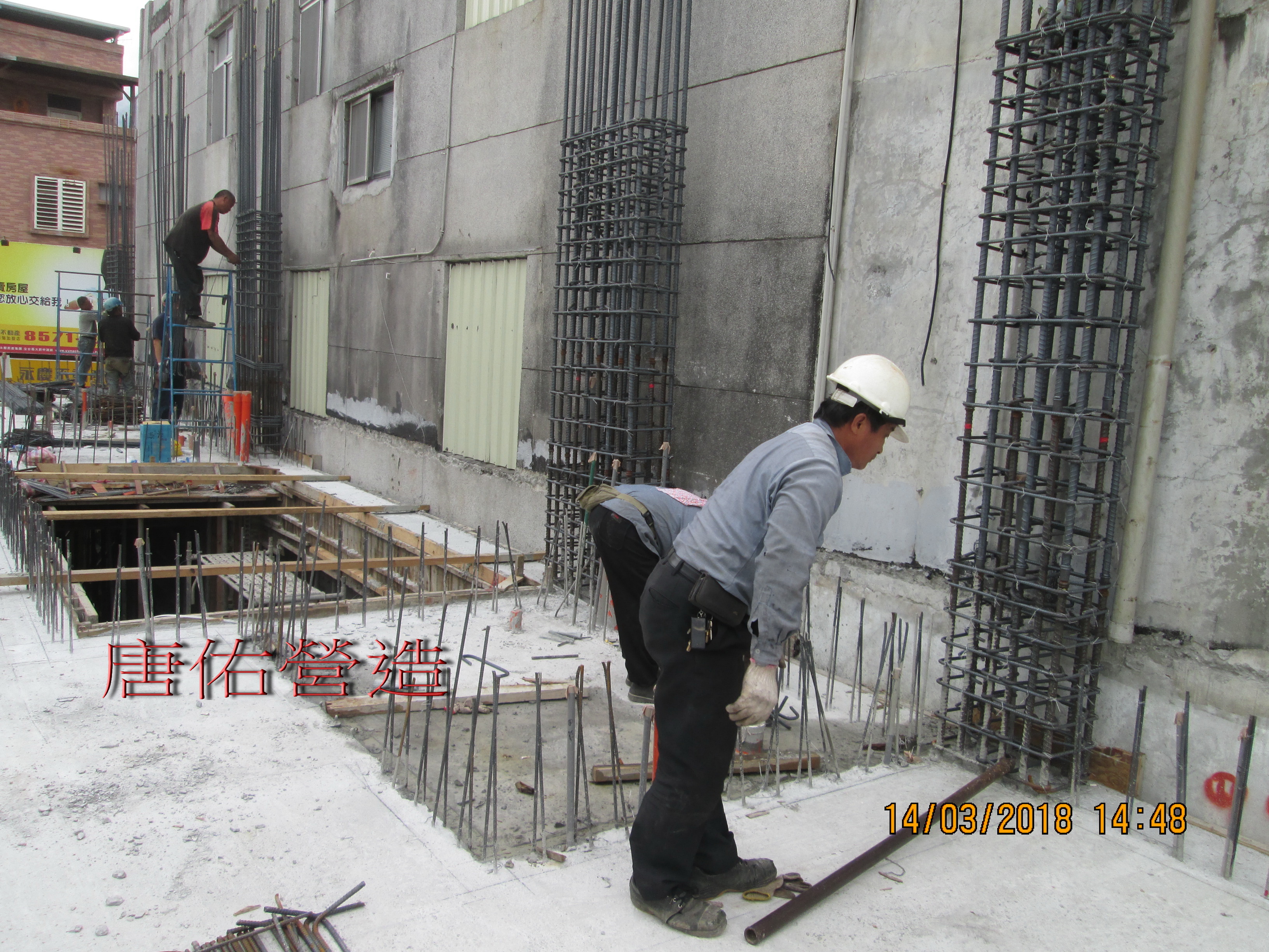 2樓柱鋼筋綁紮