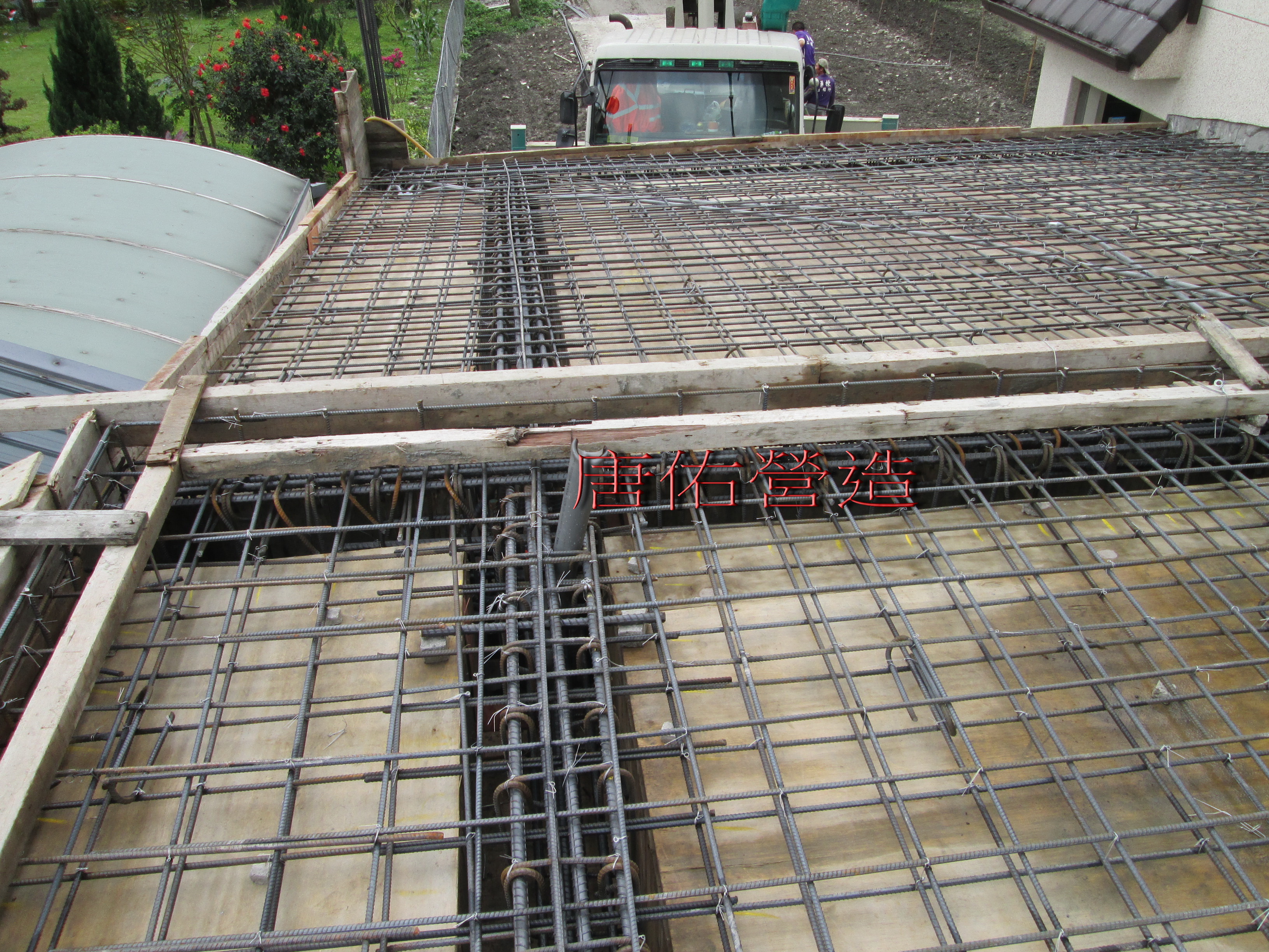斜屋頂鋼筋綁紮