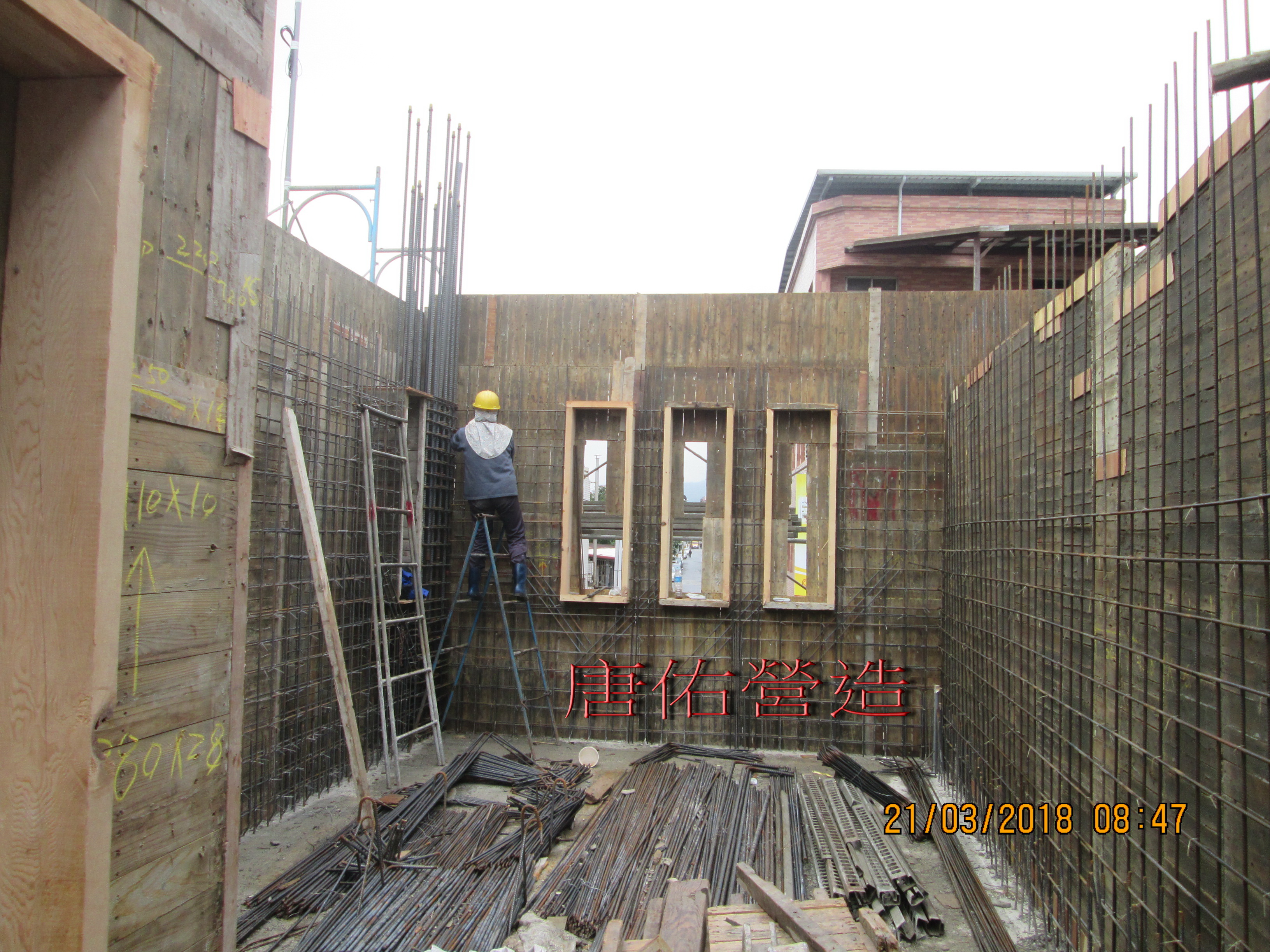 2樓牆鋼筋綁紮
