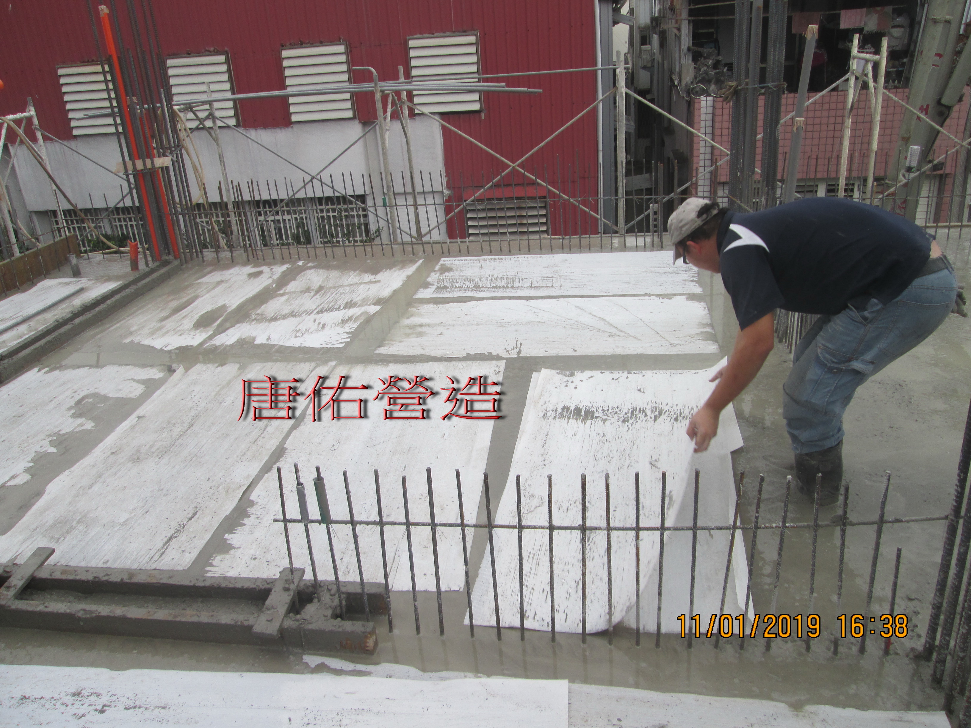 2樓頂版養護保護板鋪設