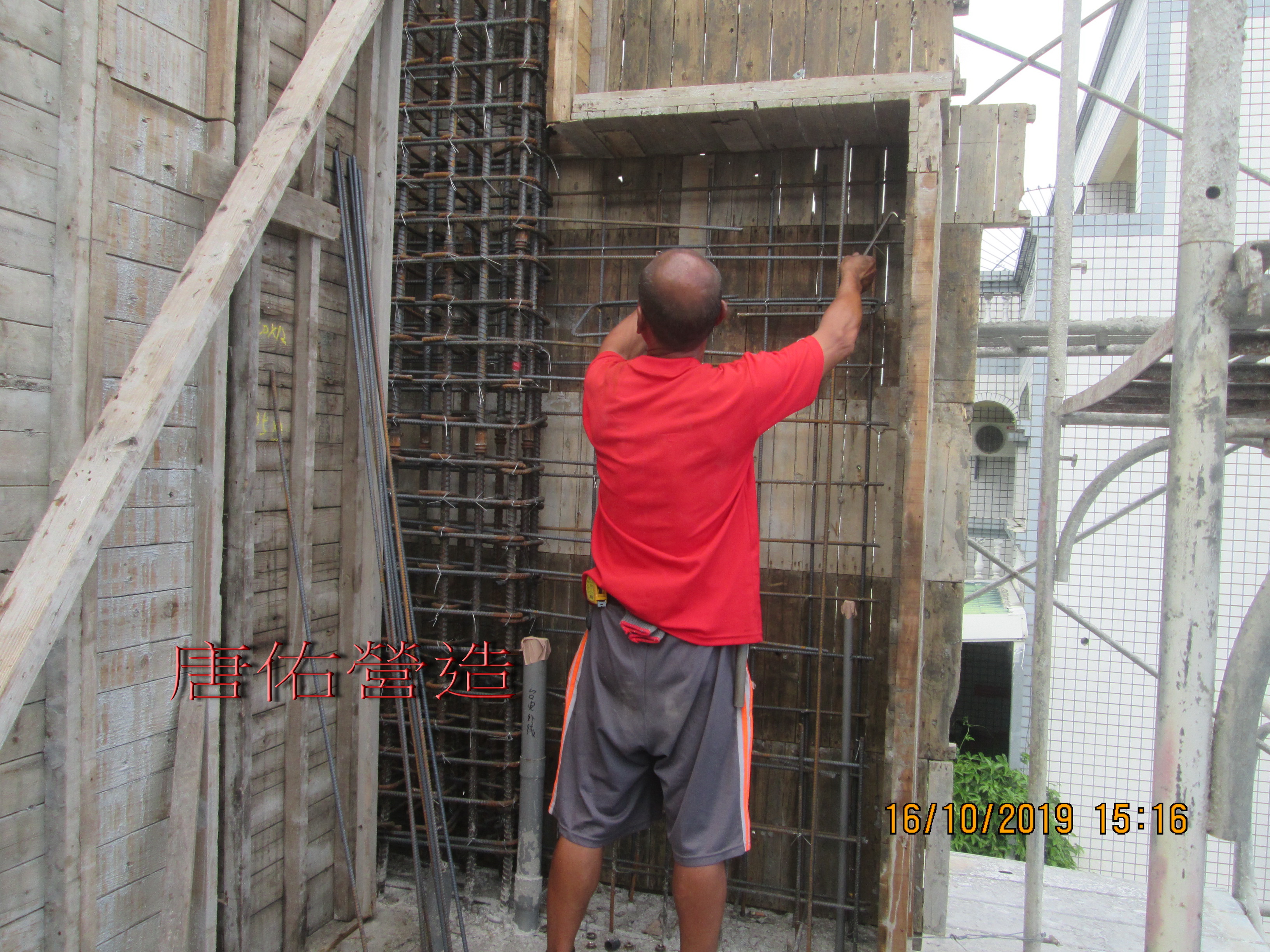 2樓柱鋼筋綁紮