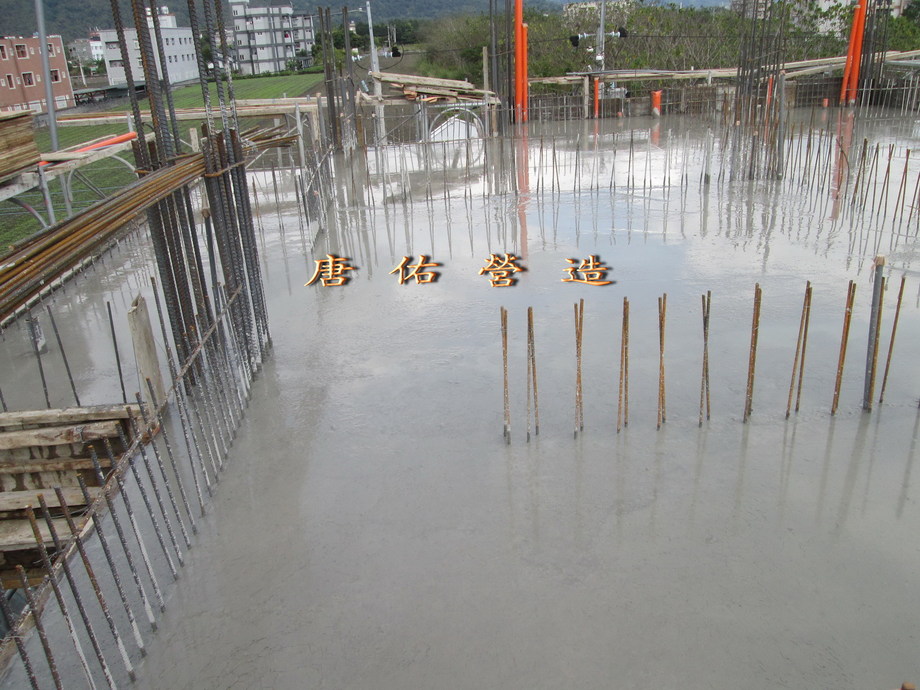 肆樓底板灌漿完成