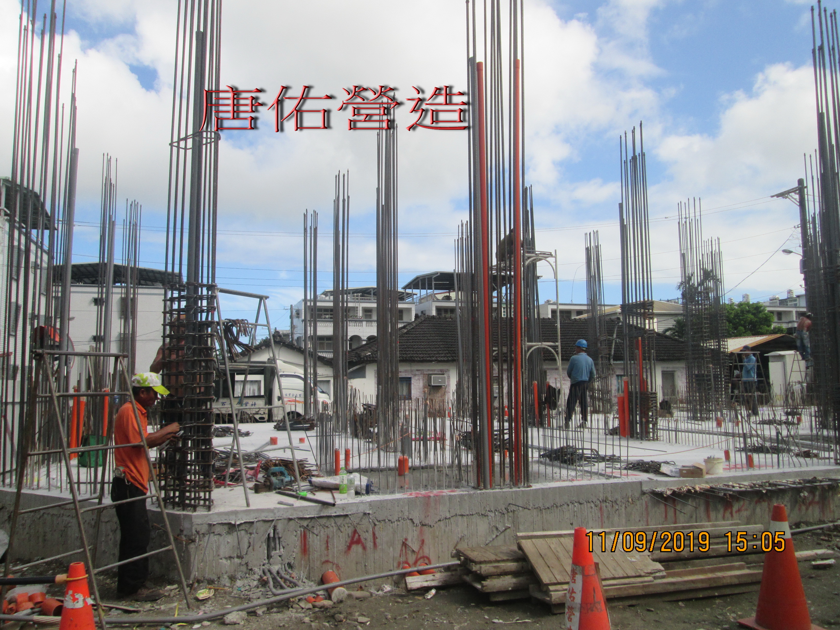 1樓柱鋼筋綁紮