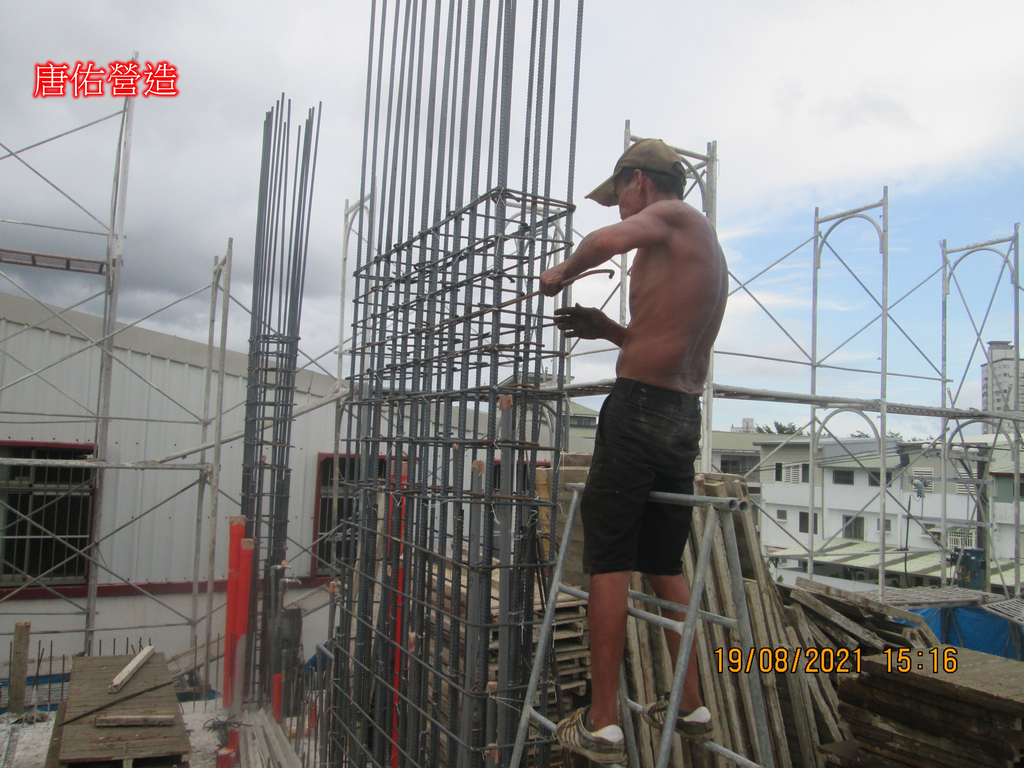 3樓柱牆鋼筋綁紮