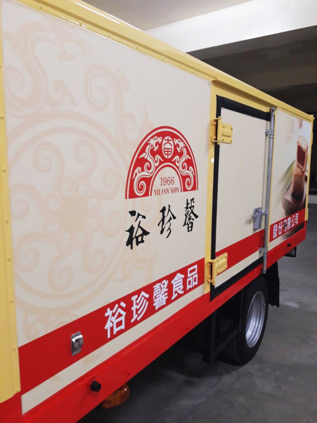 台中知名裕珍馨餅店車貼