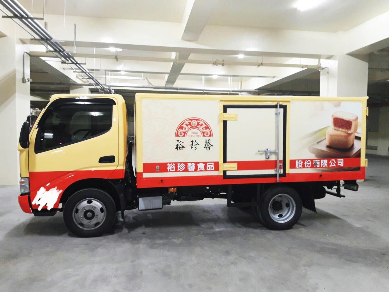 台中知名裕珍馨餅店車貼