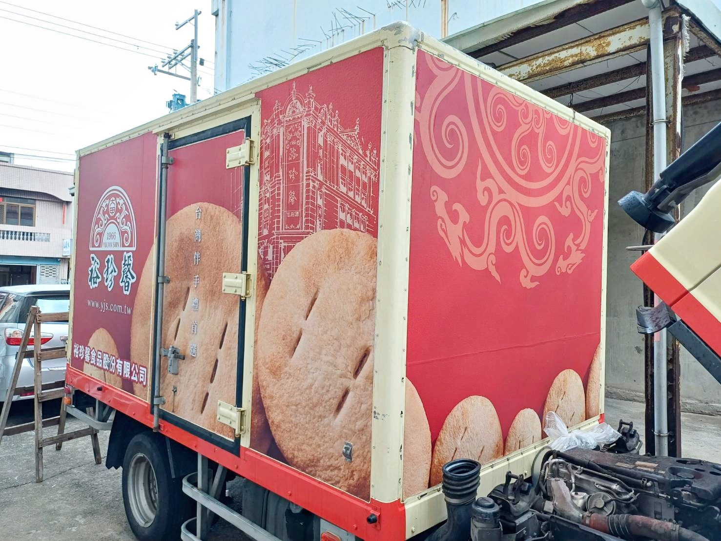 車體廣告