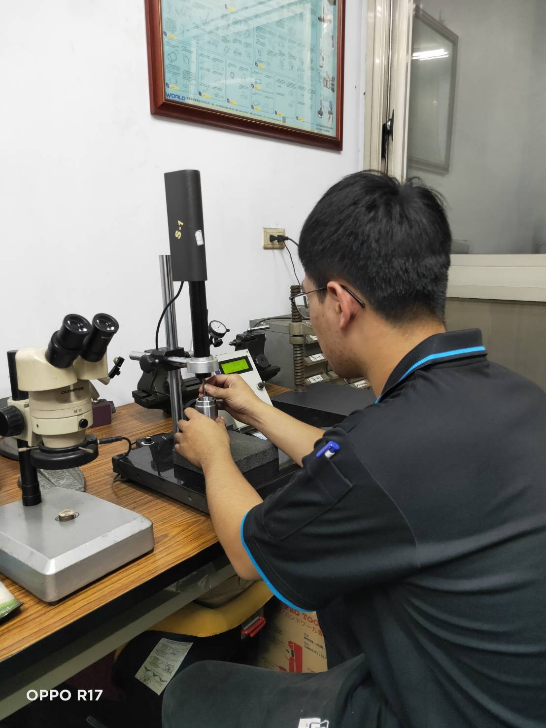 品檢室-電子深孔測量器