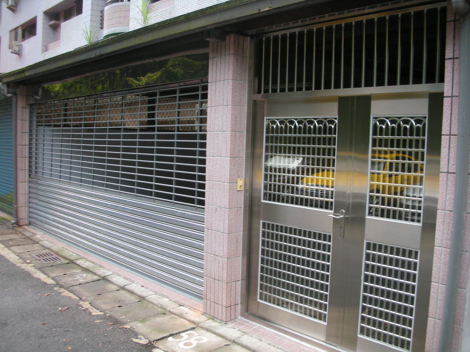 電動鐵捲門