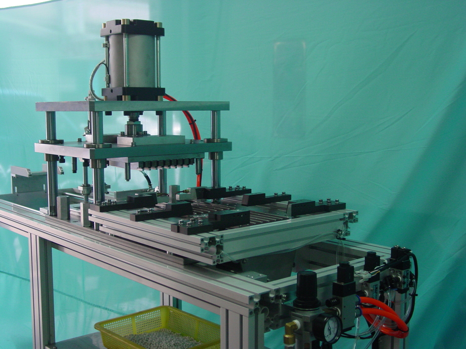 BB彈裁切分料機