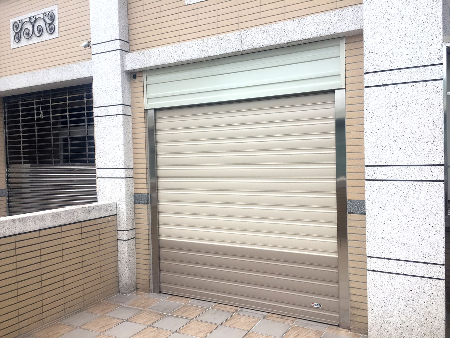 鐵捲門、大小門