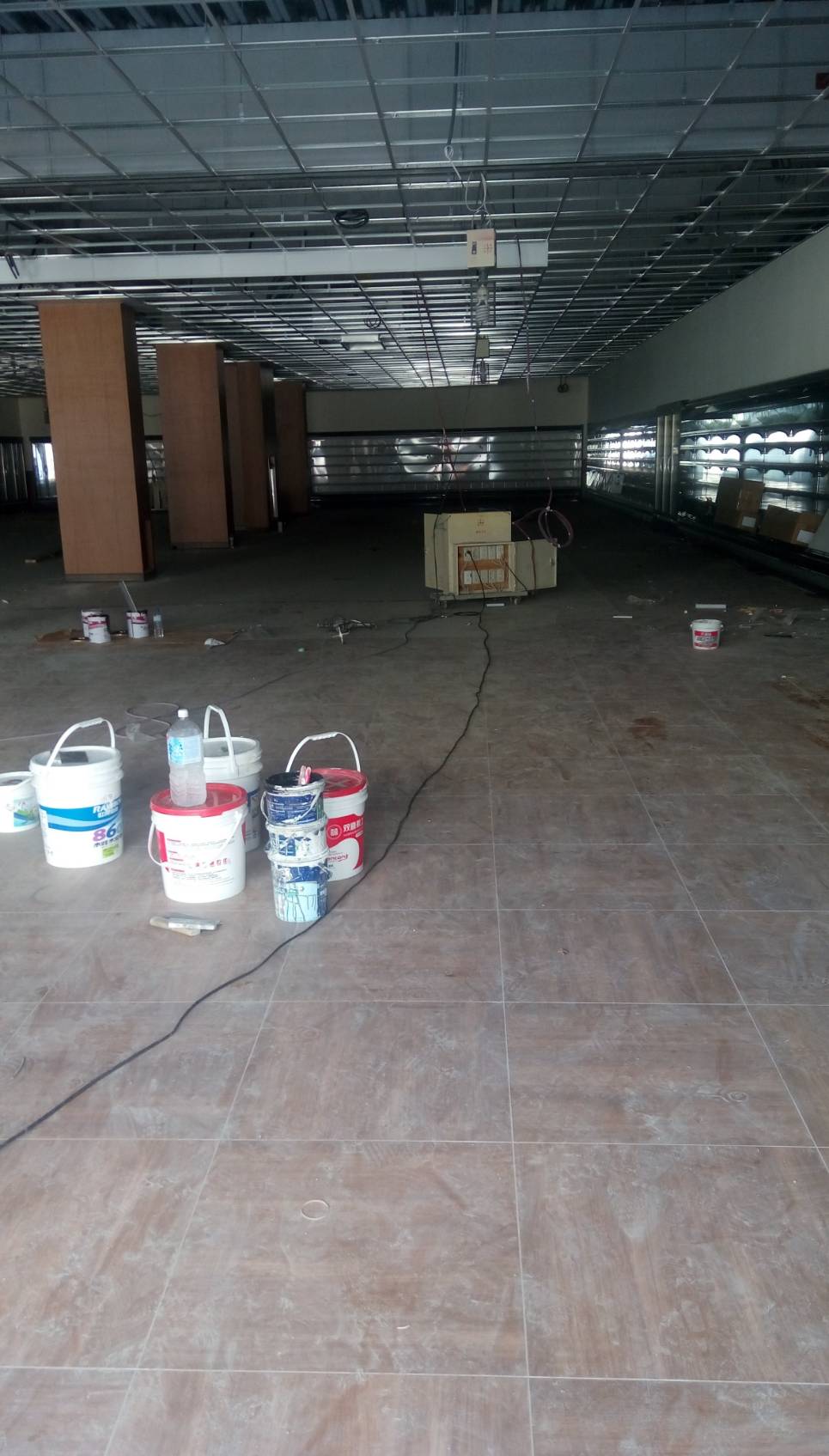 地板清潔前.