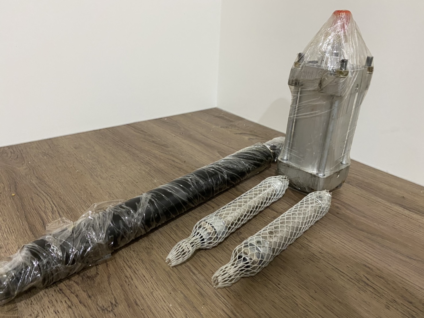 佳洲高壓油管材料,專營機械高壓油管,氣壓缸,油壓缸,油壓幫浦,油箱,軟管,接頭