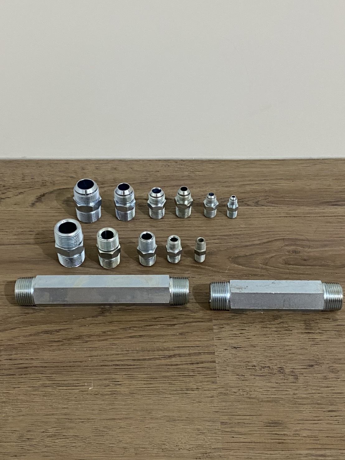 佳洲高壓油管材料,專營機械高壓油管,氣壓缸,油壓缸,油壓幫浦,油箱,軟管,接頭