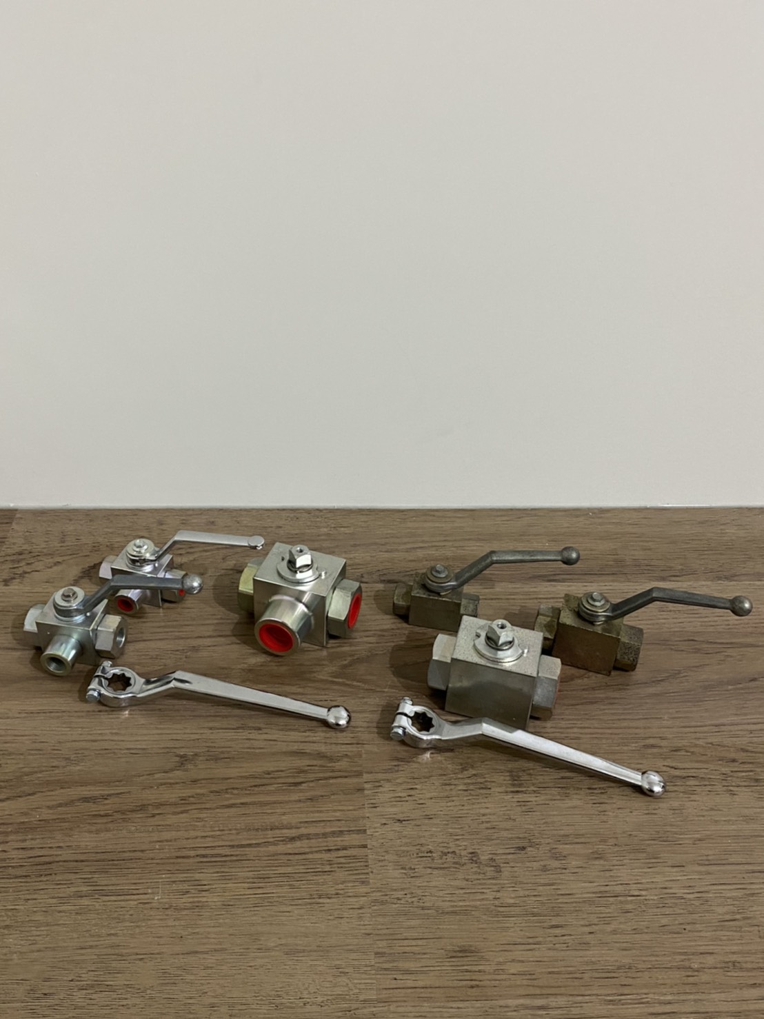 佳洲高壓油管材料,專營機械高壓油管,氣壓缸,油壓缸,油壓幫浦,油箱,軟管,接頭