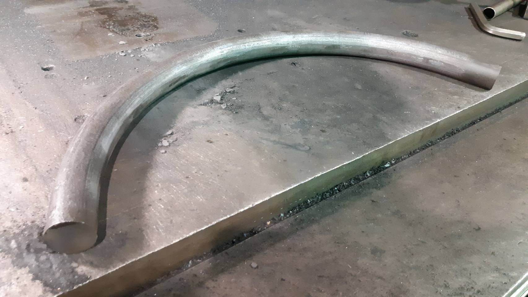 客戶要求客製化~直徑36圓鐵折R