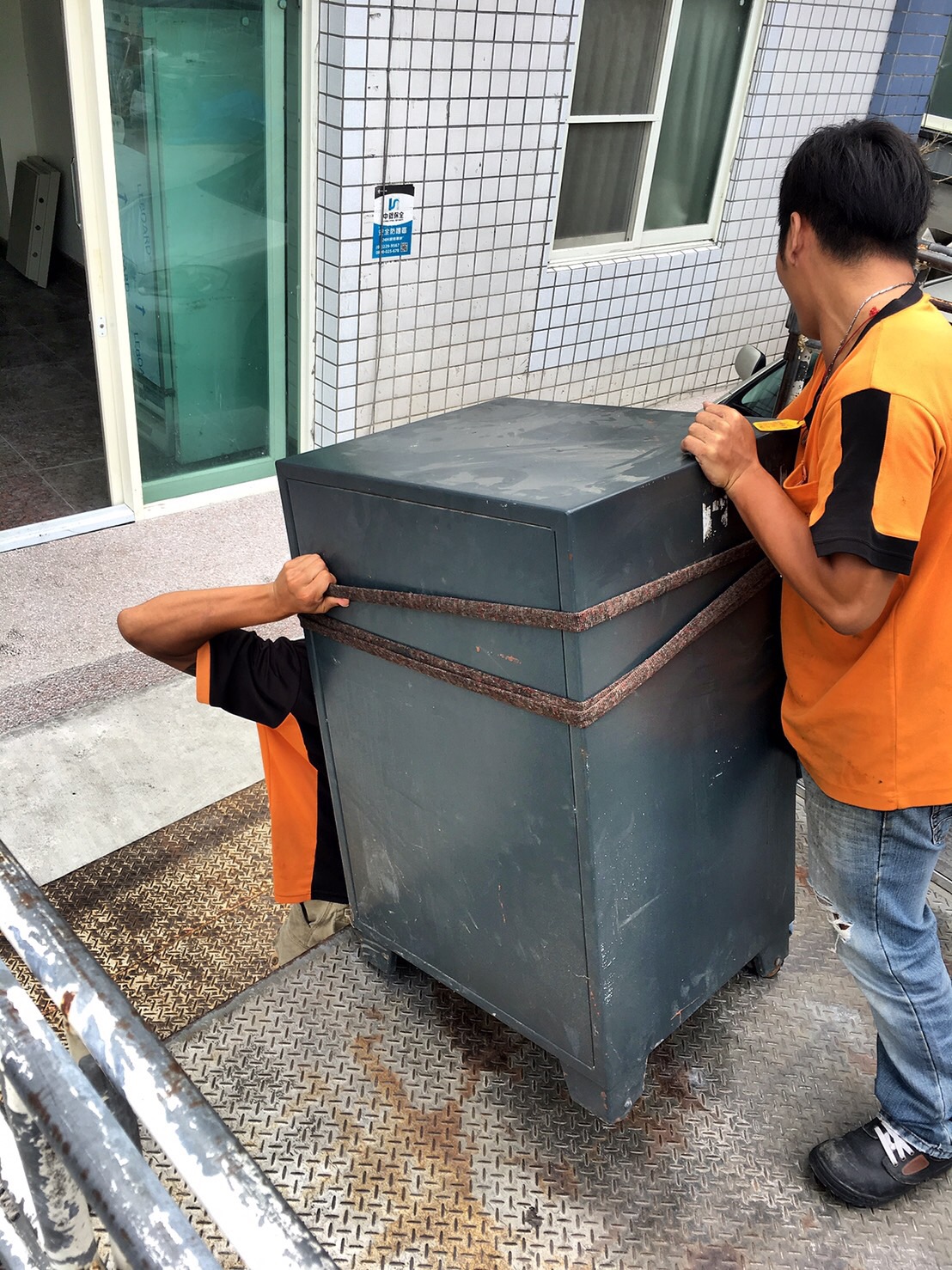 高雄金庫搬運-金庫吊卸