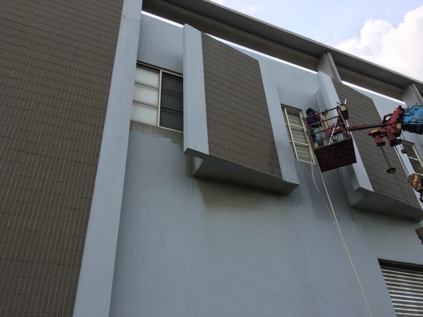 外牆清潔(專業使用吊車)