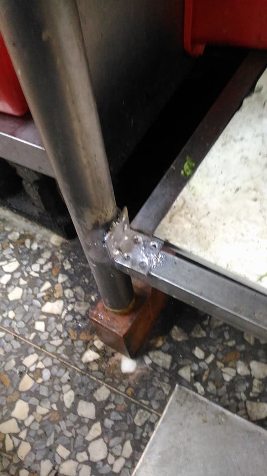 餐廳白鐵餐車腳斷裂，焊接維修