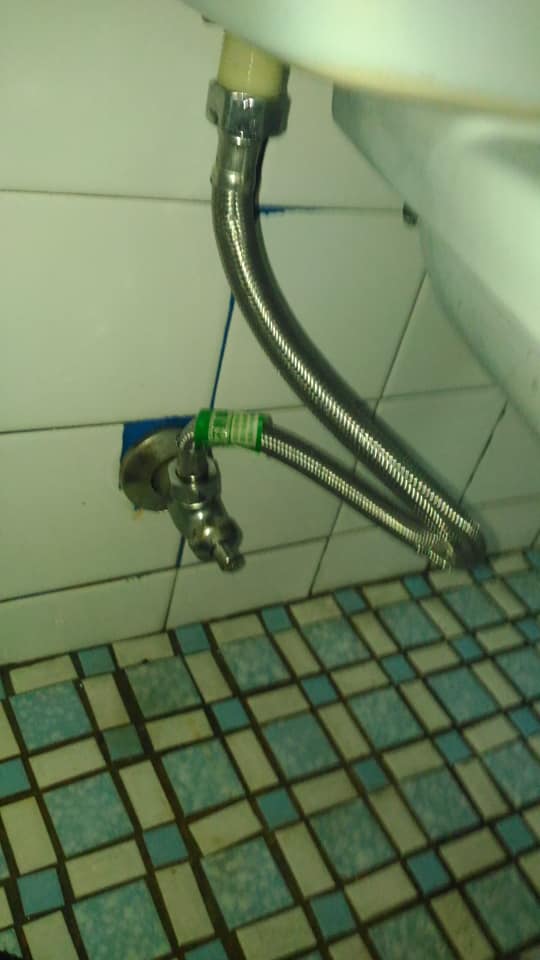 馬桶進水管爆管換新