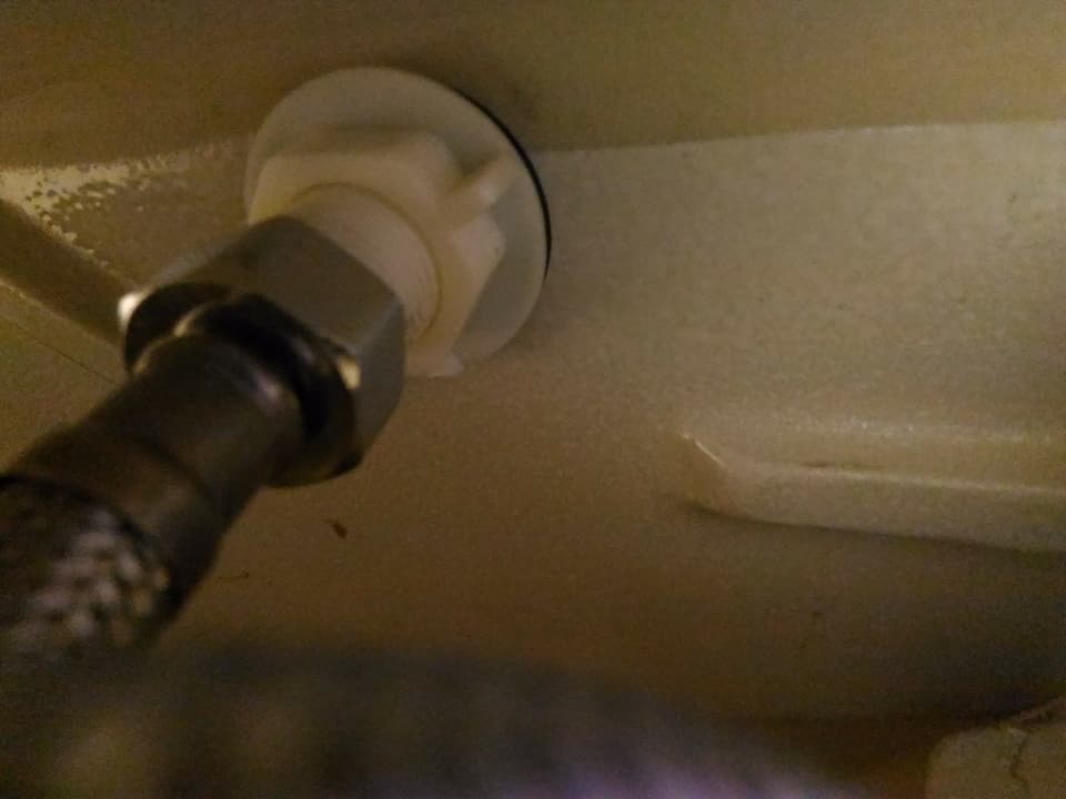 馬桶進水器漏水更換