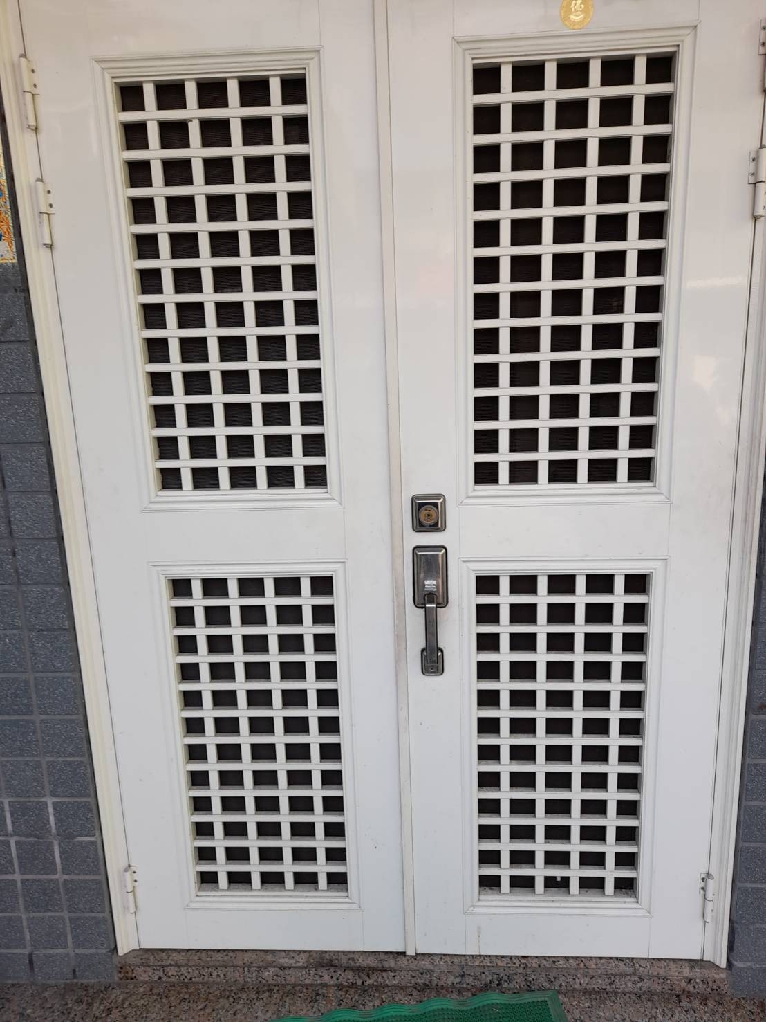 對開式防盜鋁門_烤漆白