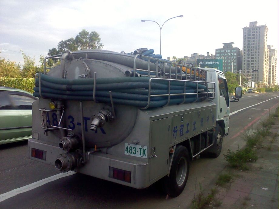 佑升衛生工程行-水肥清運車
