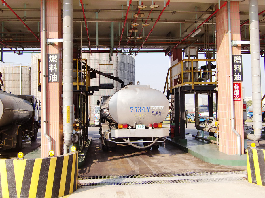 燃料油罐油中