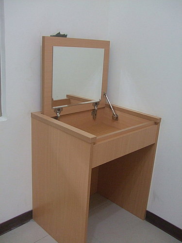 次臥系統梳妝台