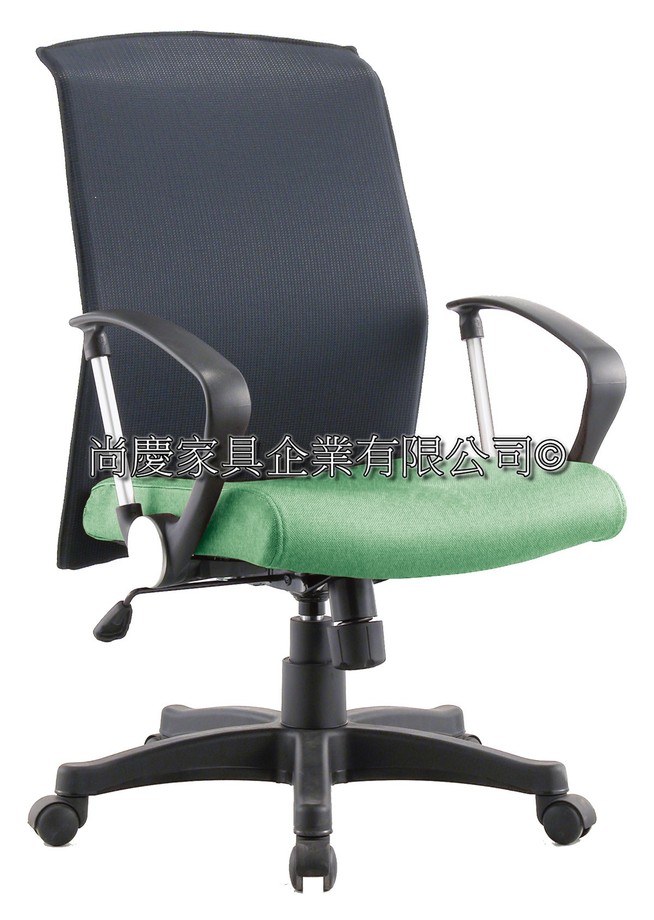 丹尼爾PP手中背網椅