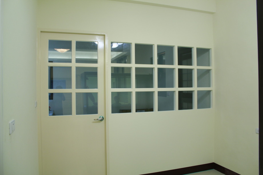 廚房木製隔間牆