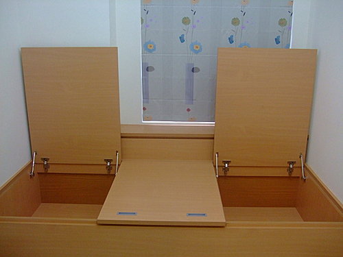 小孩房系統收納床底