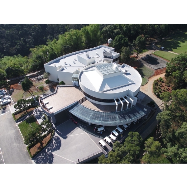 中部隔熱採光罩施工