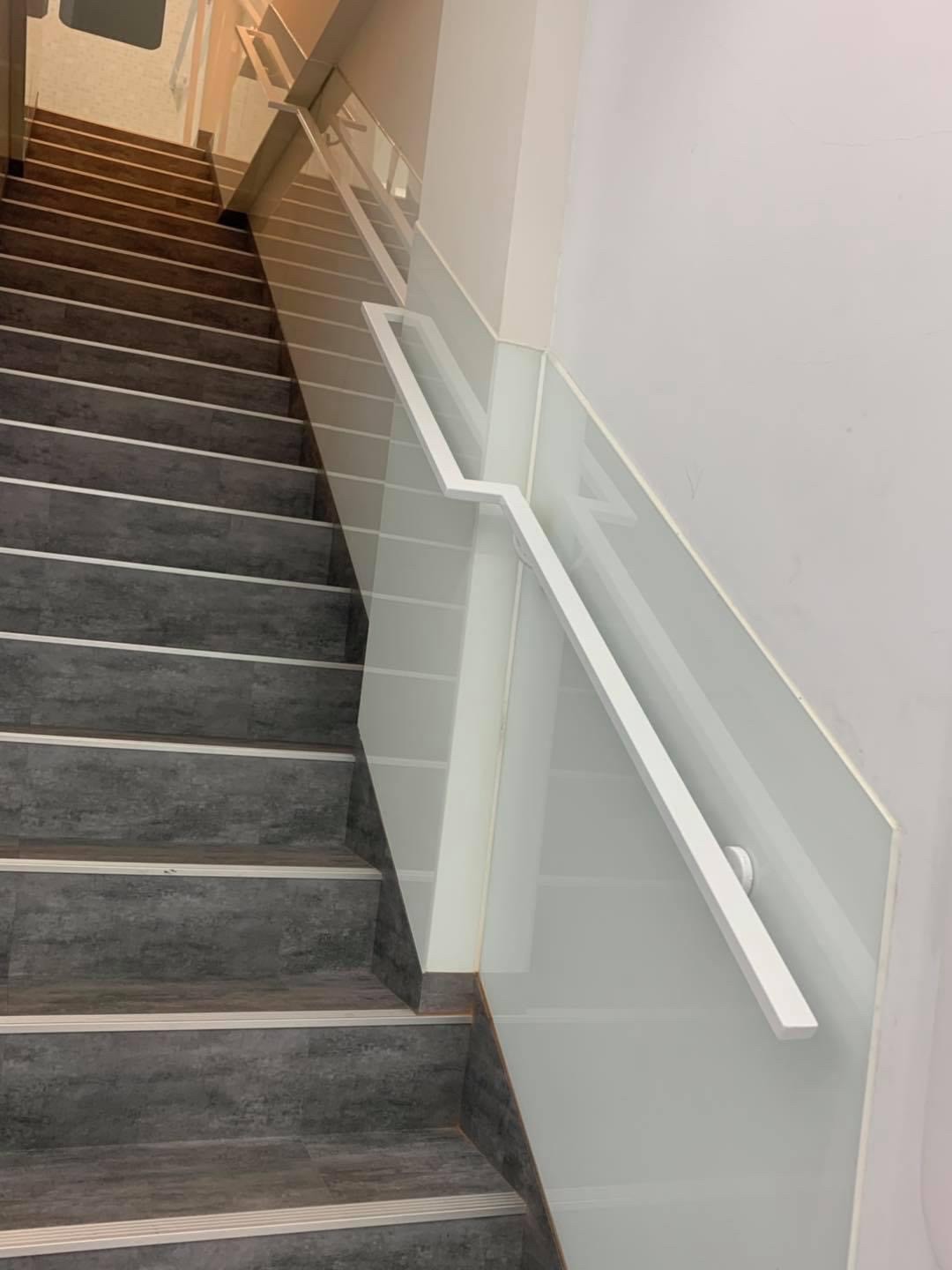 樓梯扶手