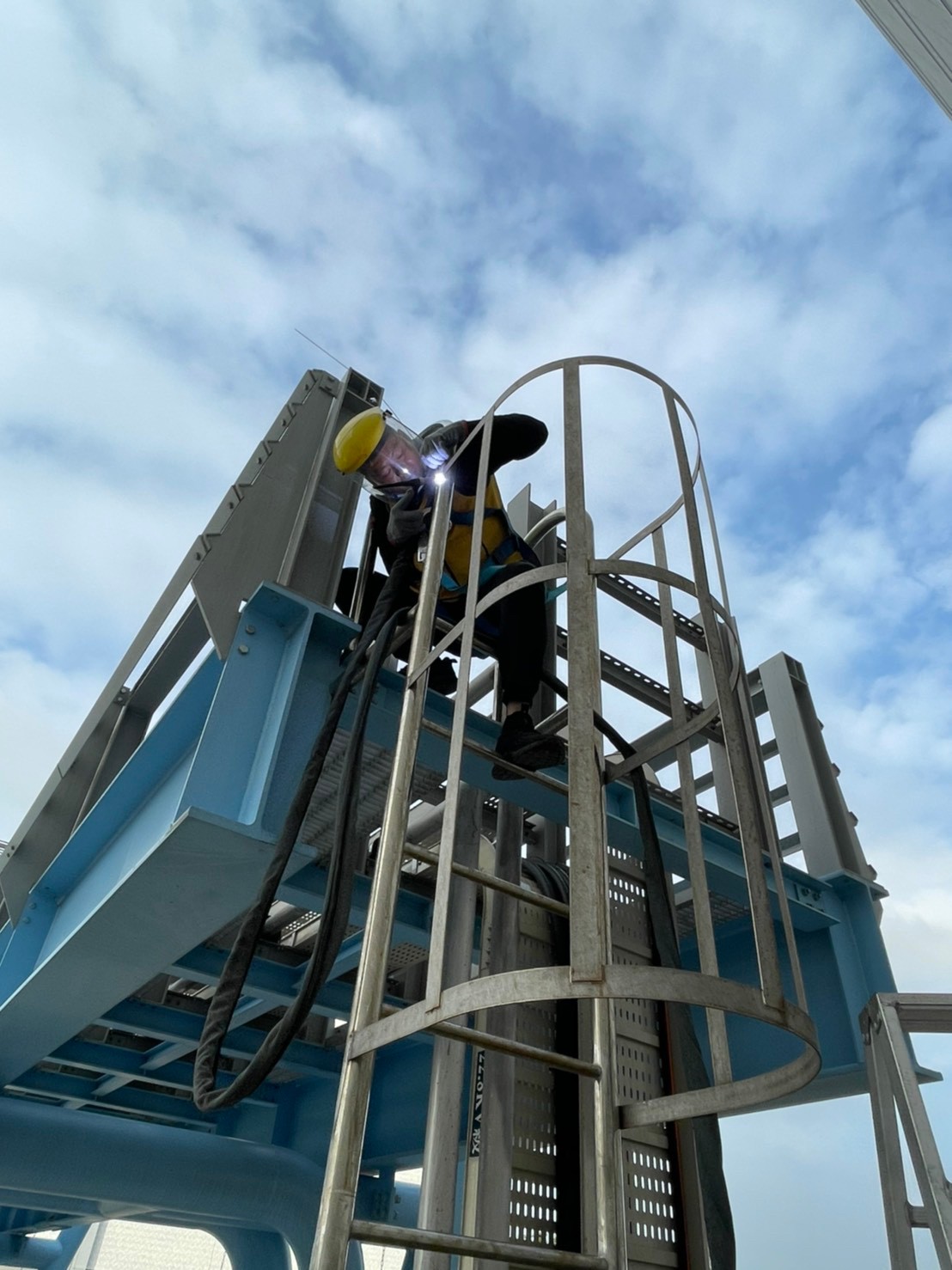 空橋爬梯護籠維修