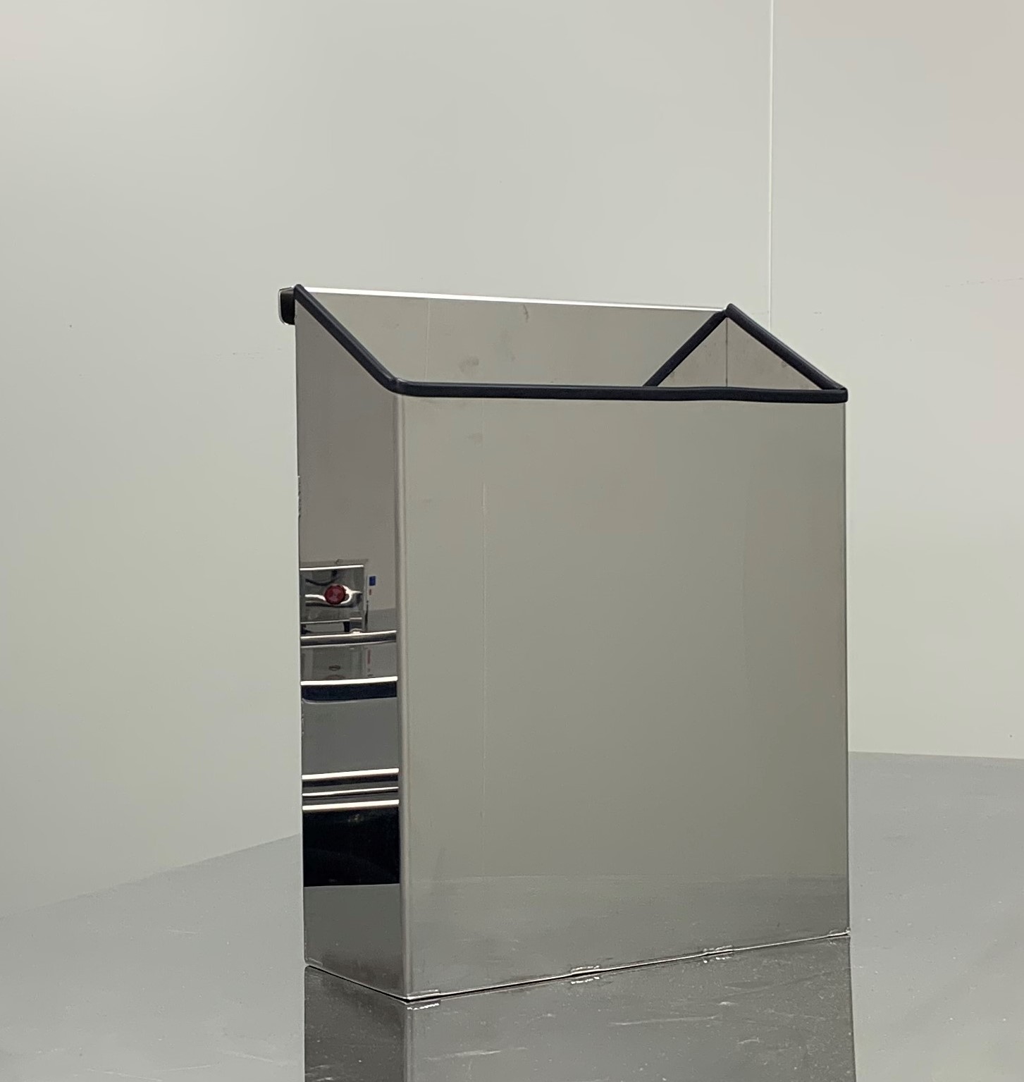 機台側邊白鐵文件盒