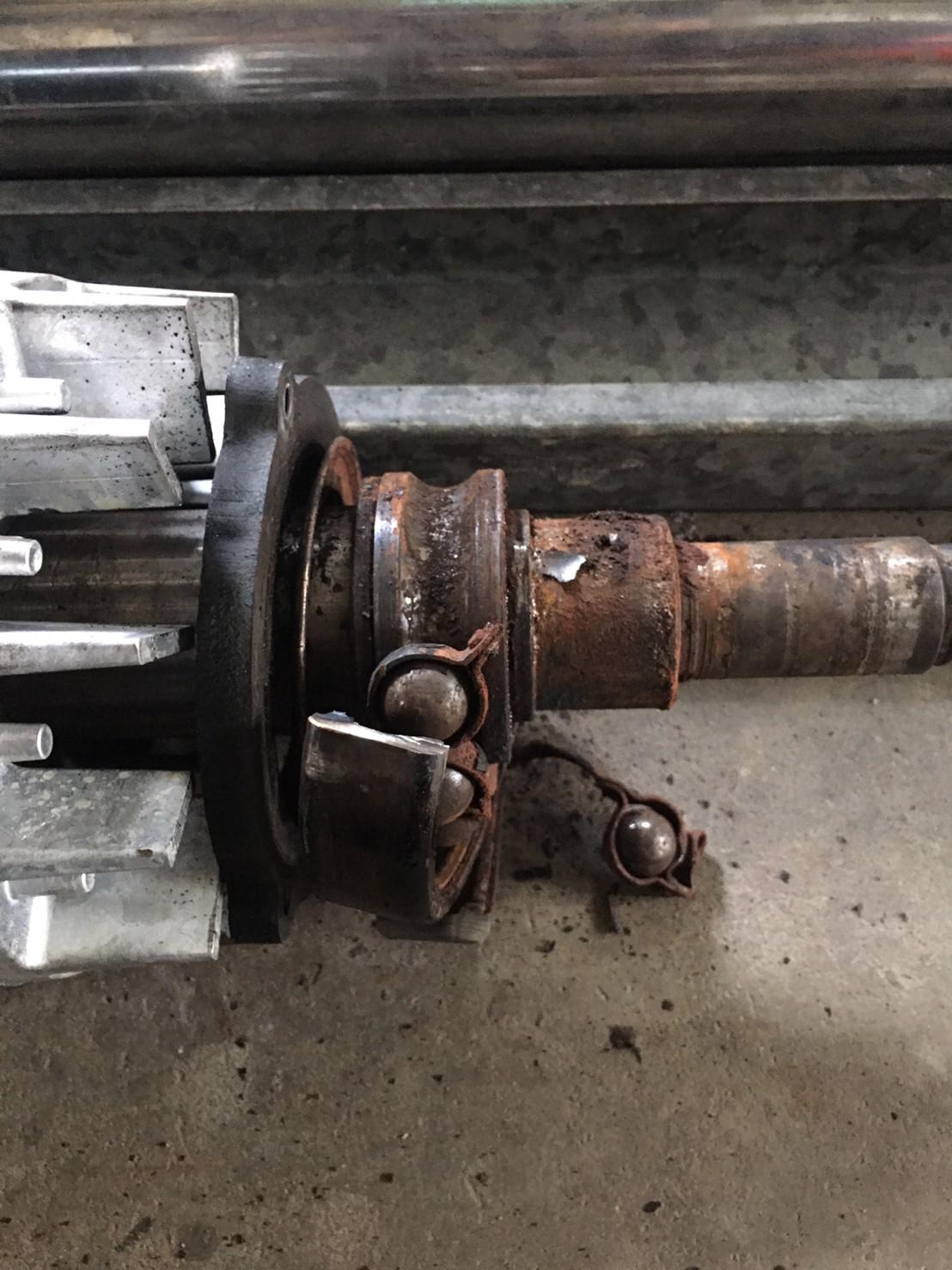 15HP4P同軸渦流泵浦(更換機械軸封及軸承)-前端軸承破裂