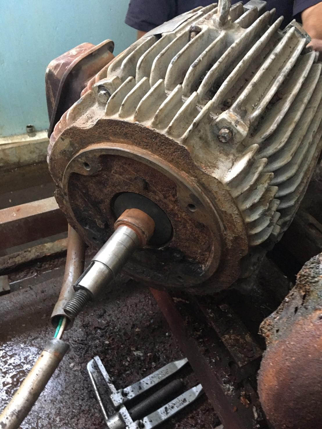 15HP4P同軸渦流泵浦(更換機械軸封及軸承)-前端軸承破裂